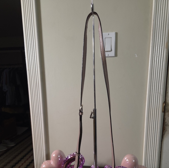 LIKE NEW Michael Kors Signature Logo Pink Crossbody Bag - Picture 2 of 9